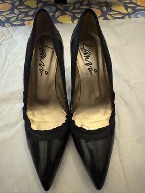 Vintage Lanvin patent pump with grosgrain trim, size 39/9